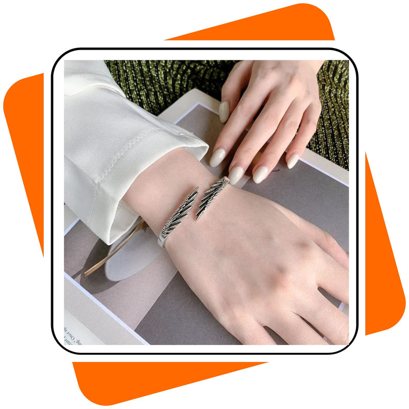 Bracelete e, ou, Anel de Metal Prateados Feminino