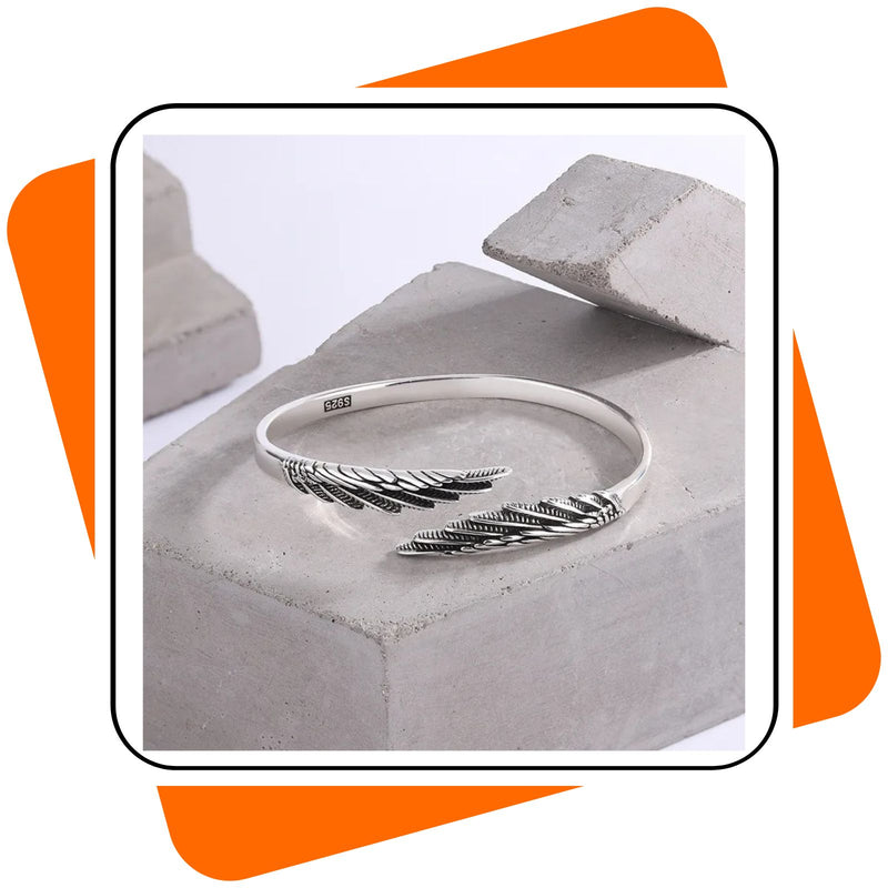 Bracelete e, ou, Anel de Metal Prateados Feminino