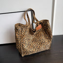 Bolsa Feminina Grande Leopardo, Ombro e Mão, Casual e Estilosa