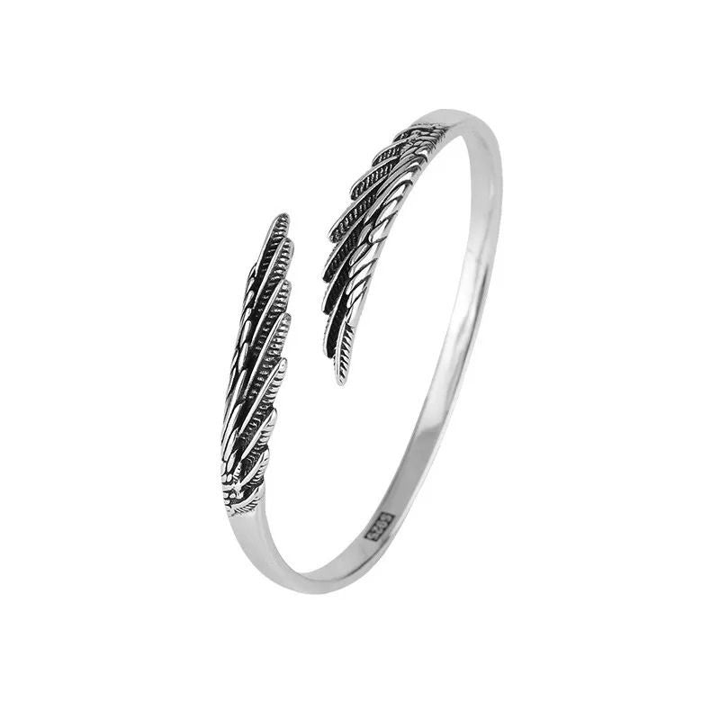 Bracelete e, ou, Anel de Metal Prateados Feminino